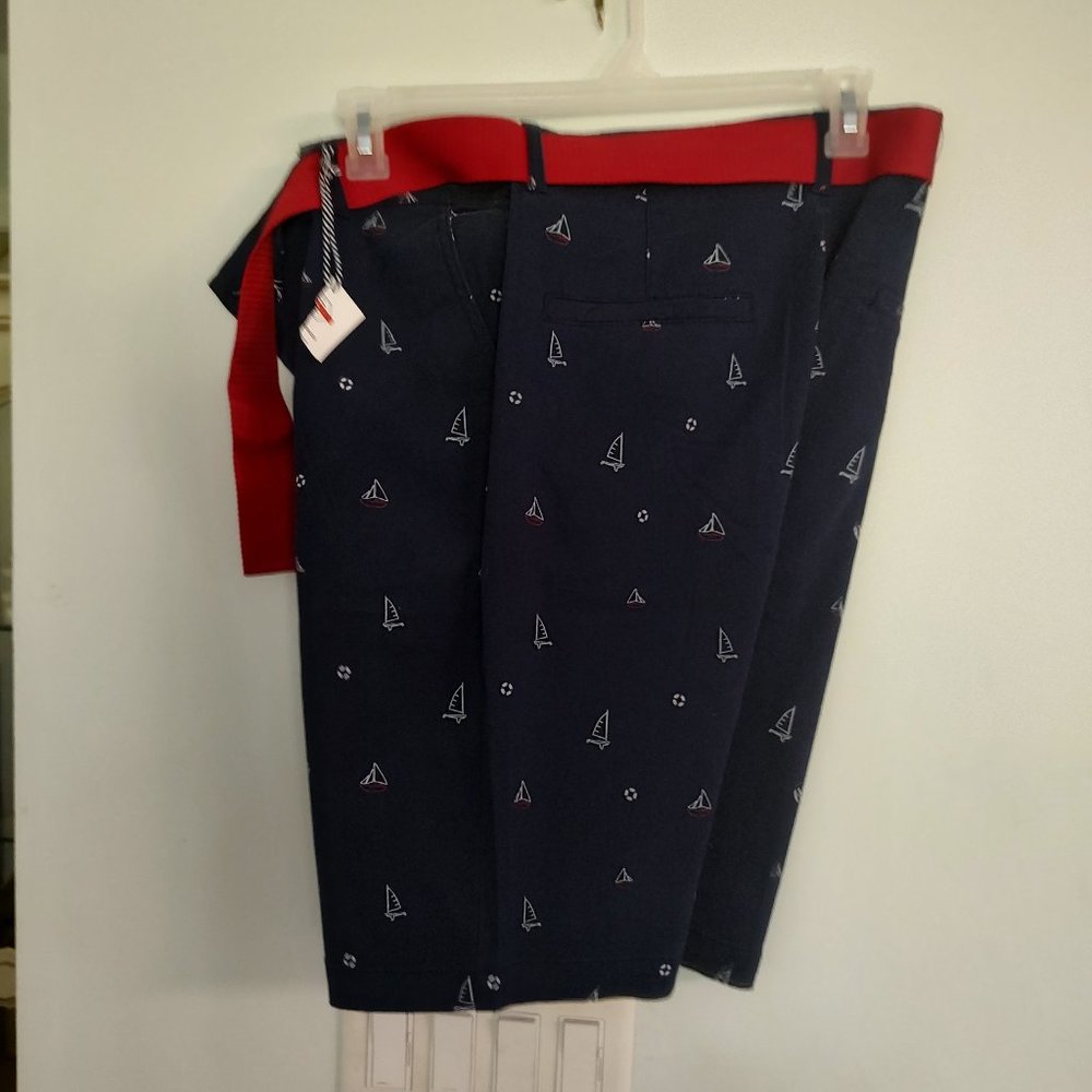 New Men's Ferruche Patterned Shorts 36 Waist - Navy w/white sailboats, red belt